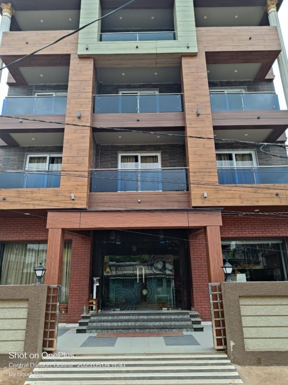Hotel Kuber Palace ! Puri Near-Sea-Beach-And-Temple Fully-Air-Conditioned-Hotel With-Lift-And-Parking-Facility Екстериор снимка