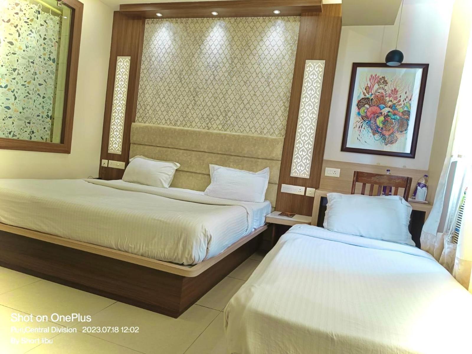 Hotel Kuber Palace ! Puri Near-Sea-Beach-And-Temple Fully-Air-Conditioned-Hotel With-Lift-And-Parking-Facility Екстериор снимка