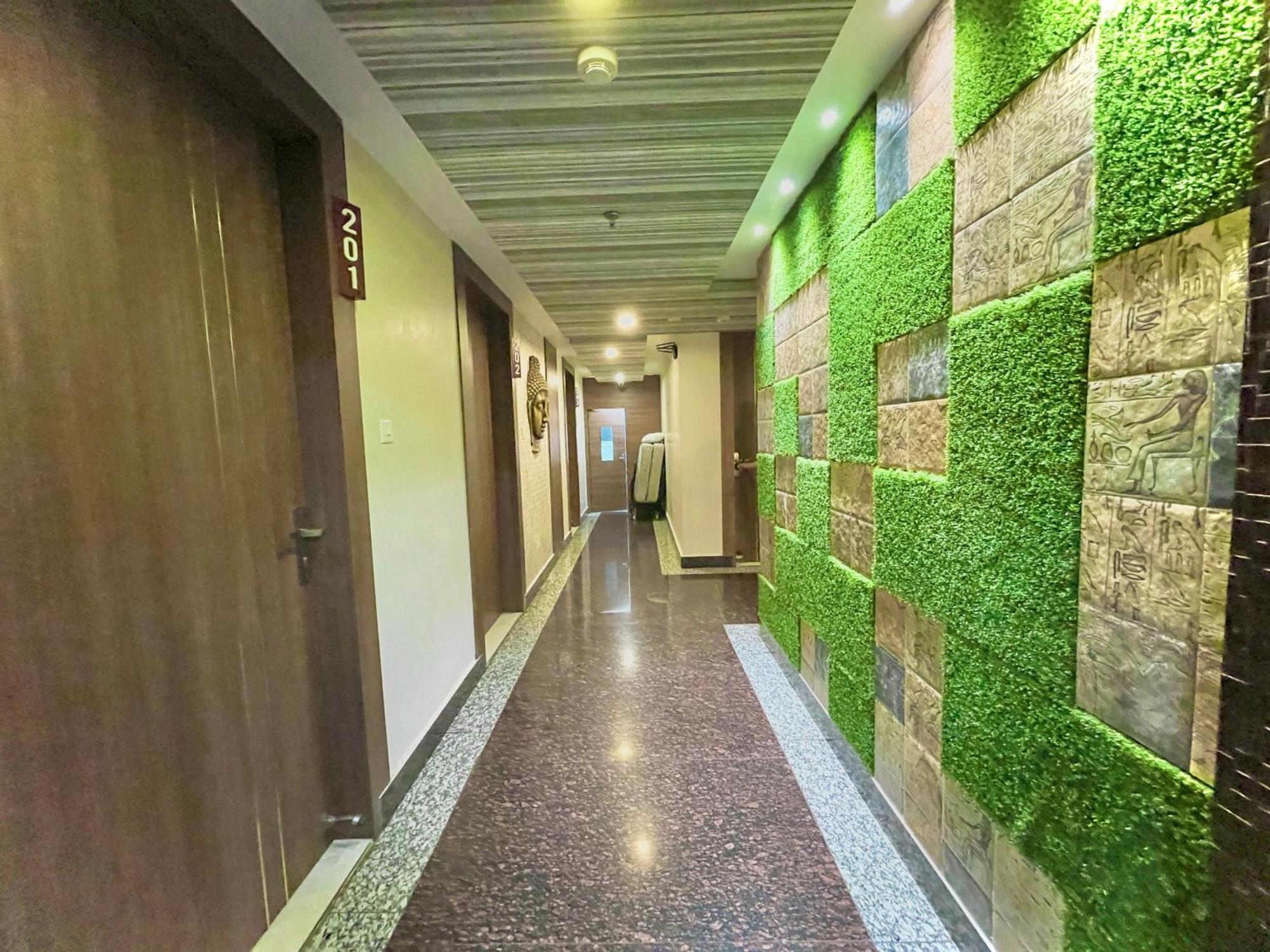 Hotel Kuber Palace ! Puri Near-Sea-Beach-And-Temple Fully-Air-Conditioned-Hotel With-Lift-And-Parking-Facility Екстериор снимка