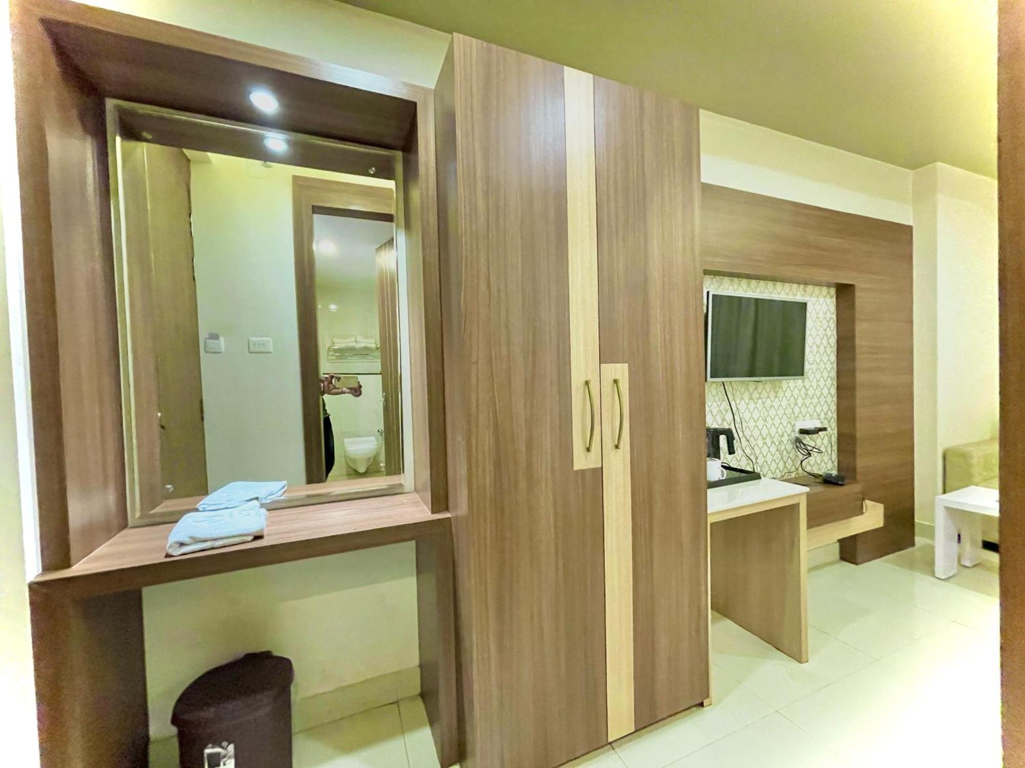 Hotel Kuber Palace ! Puri Near-Sea-Beach-And-Temple Fully-Air-Conditioned-Hotel With-Lift-And-Parking-Facility Екстериор снимка
