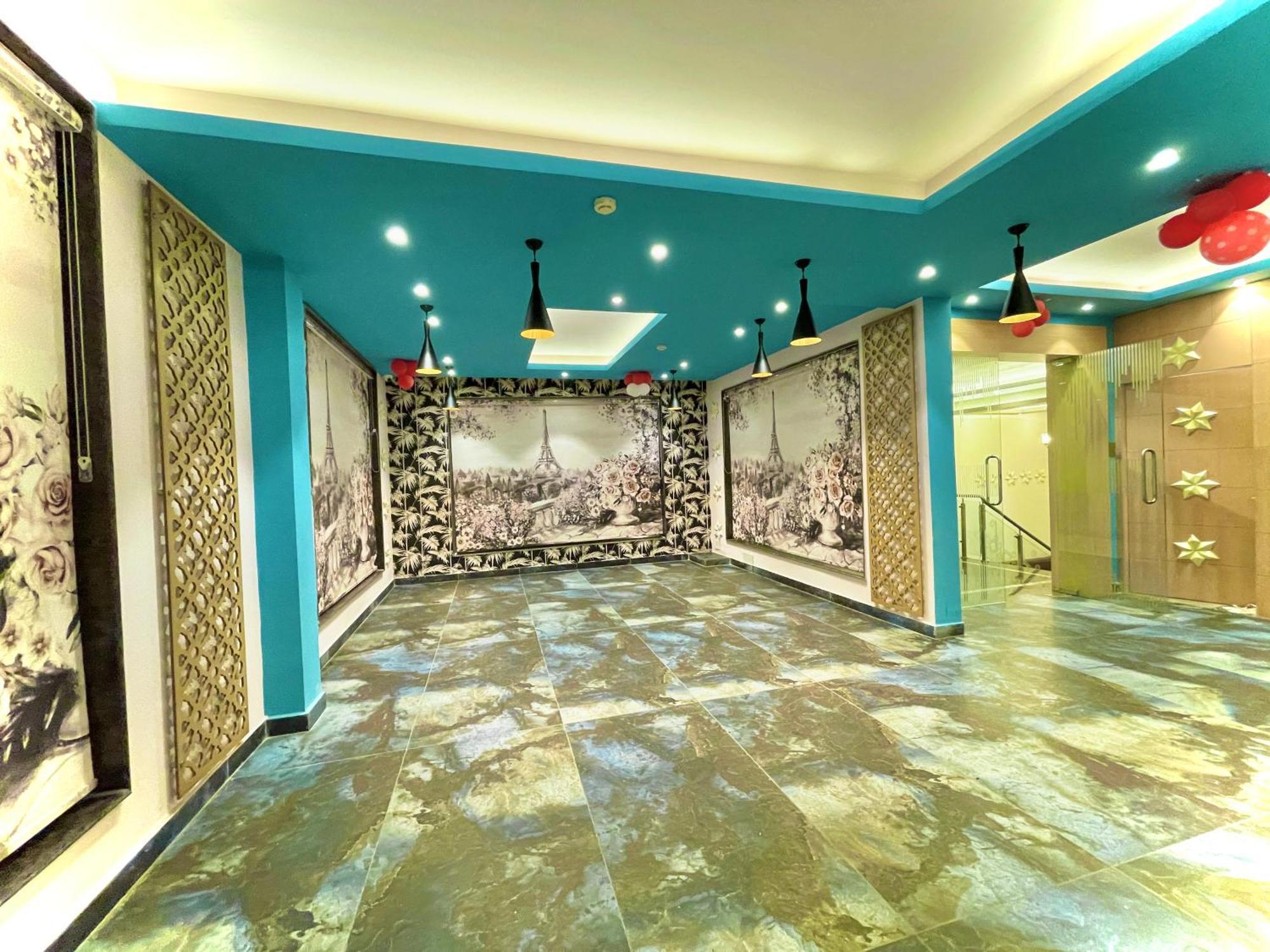 Hotel Kuber Palace ! Puri Near-Sea-Beach-And-Temple Fully-Air-Conditioned-Hotel With-Lift-And-Parking-Facility Екстериор снимка