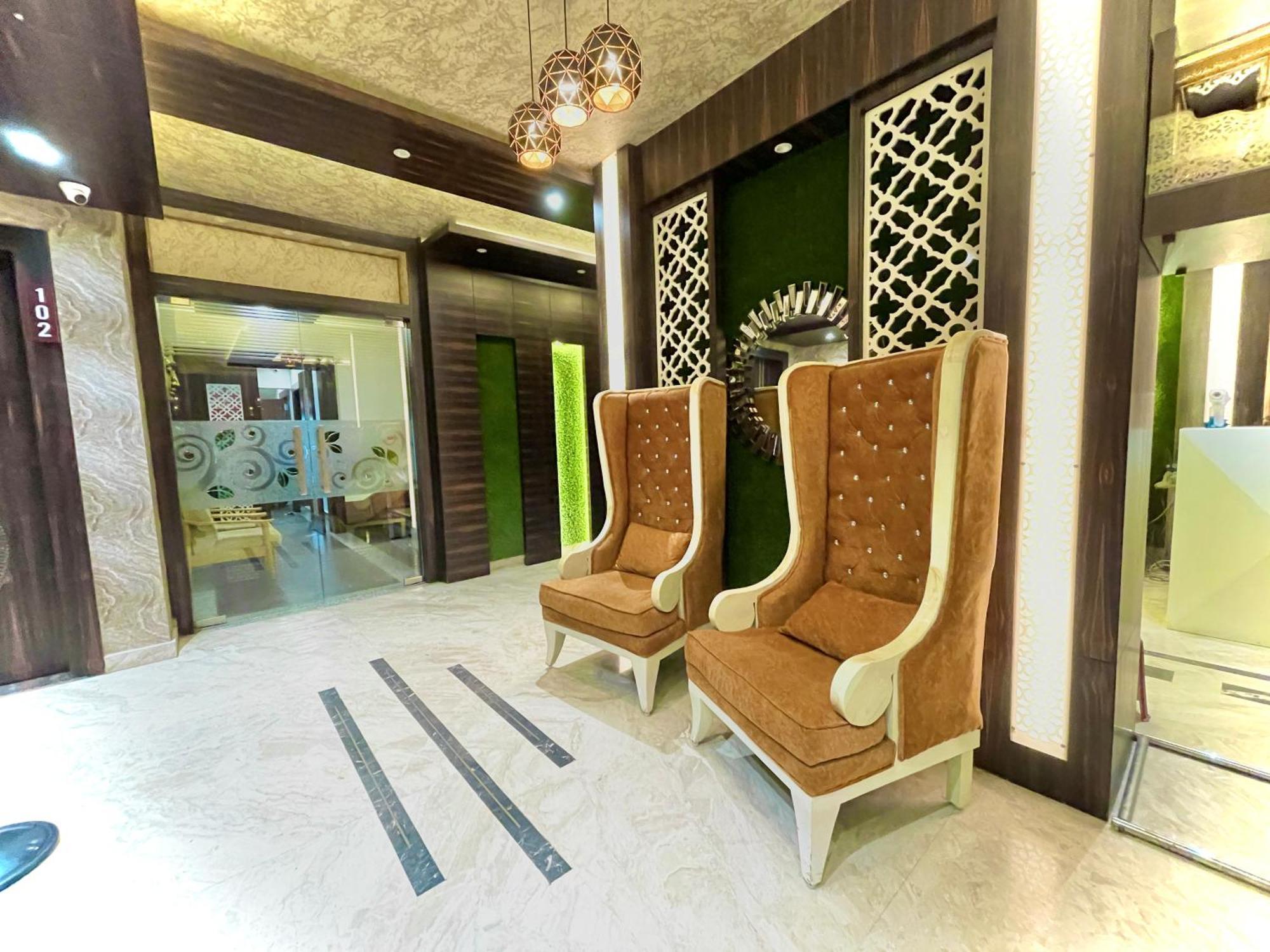 Hotel Kuber Palace ! Puri Near-Sea-Beach-And-Temple Fully-Air-Conditioned-Hotel With-Lift-And-Parking-Facility Екстериор снимка
