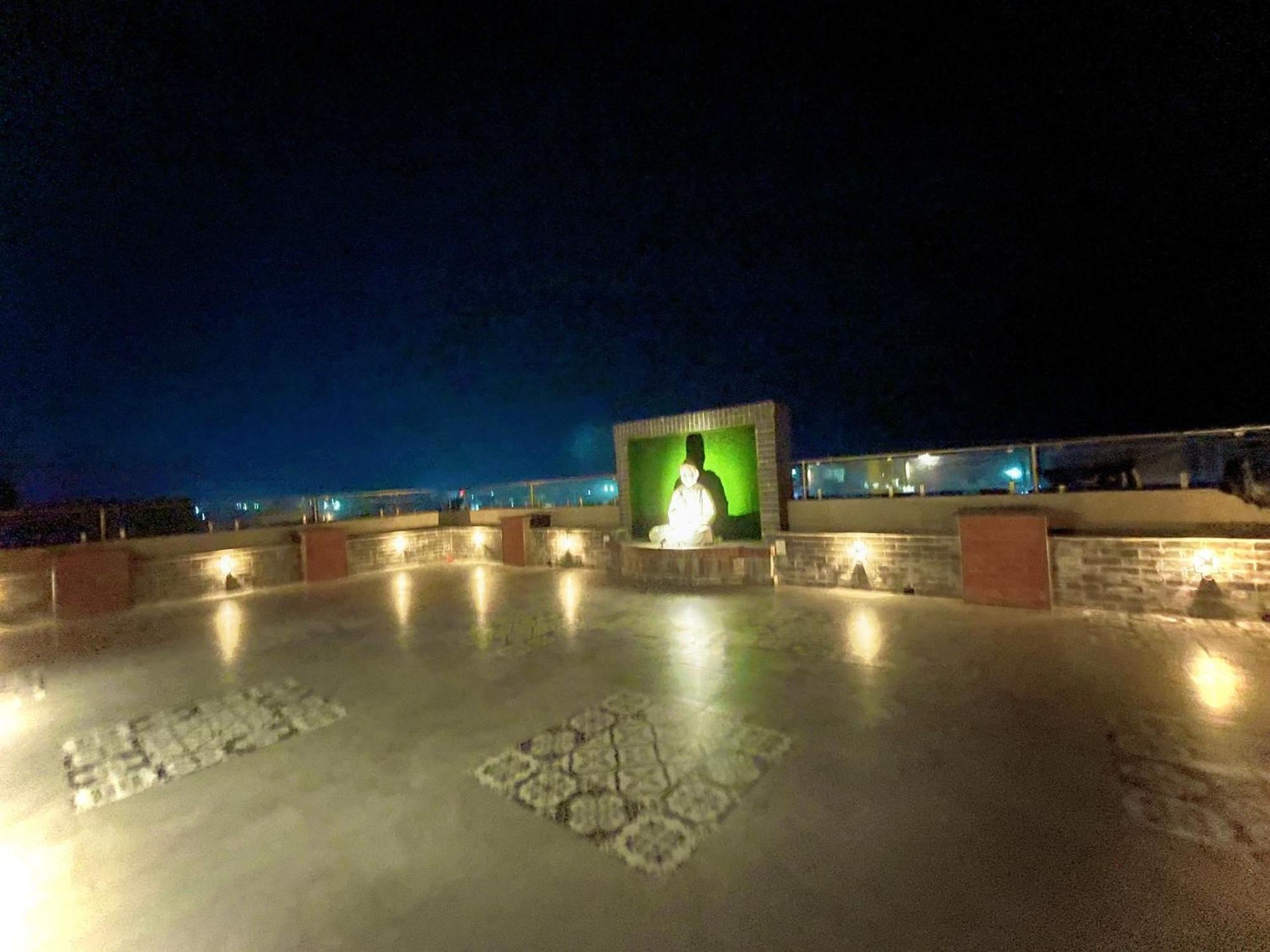 Hotel Kuber Palace ! Puri Near-Sea-Beach-And-Temple Fully-Air-Conditioned-Hotel With-Lift-And-Parking-Facility Екстериор снимка