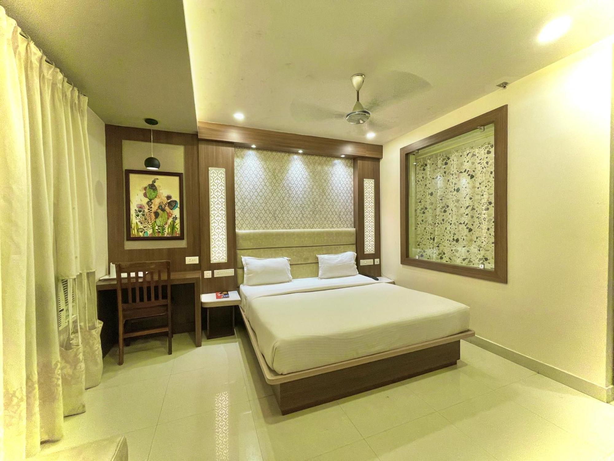 Hotel Kuber Palace ! Puri Near-Sea-Beach-And-Temple Fully-Air-Conditioned-Hotel With-Lift-And-Parking-Facility Екстериор снимка