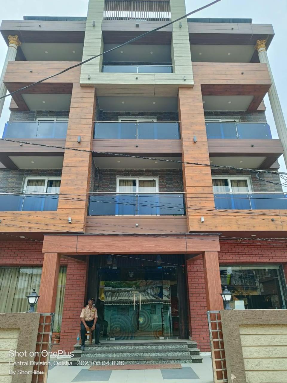 Hotel Kuber Palace ! Puri Near-Sea-Beach-And-Temple Fully-Air-Conditioned-Hotel With-Lift-And-Parking-Facility Екстериор снимка