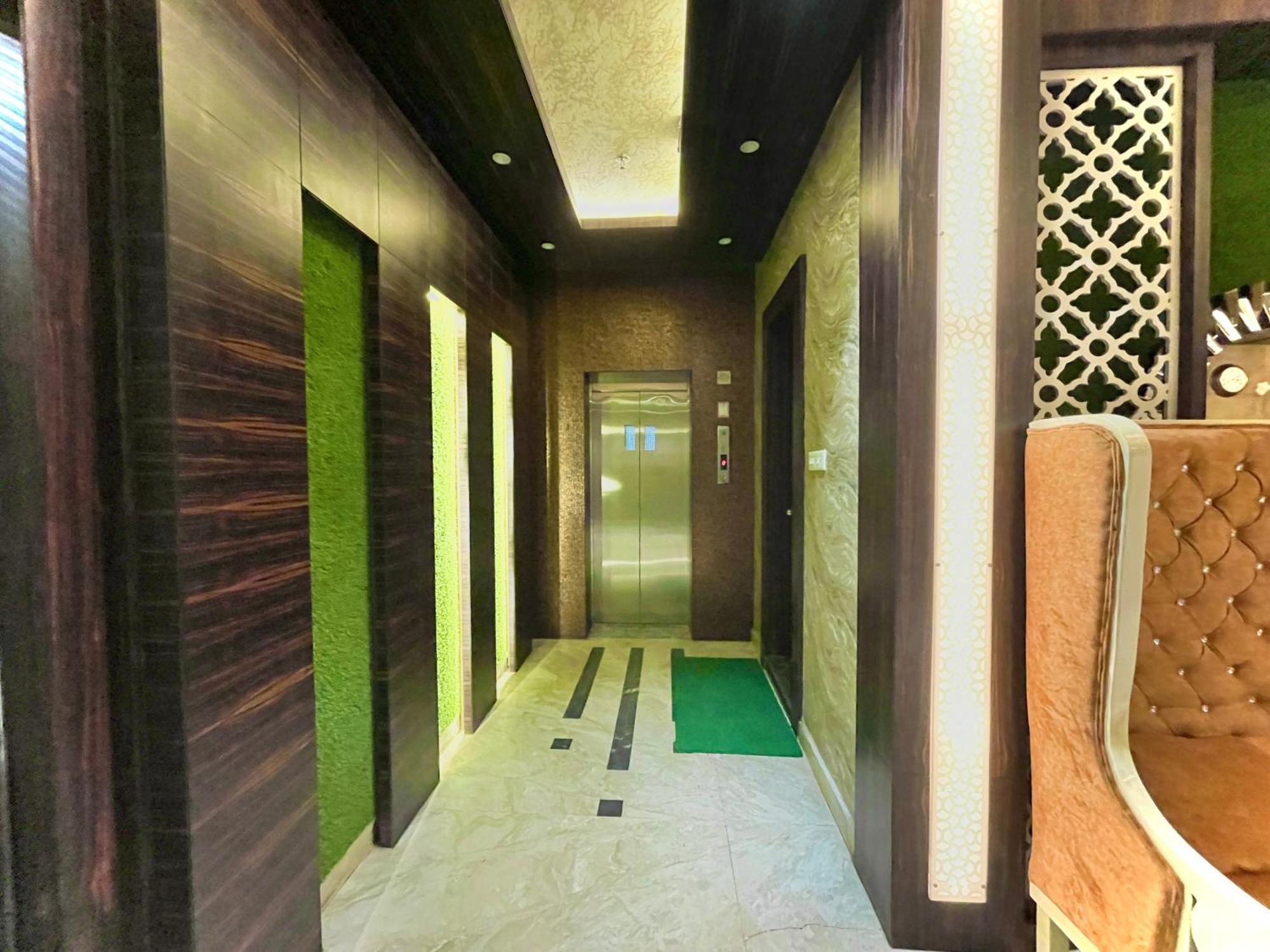 Hotel Kuber Palace ! Puri Near-Sea-Beach-And-Temple Fully-Air-Conditioned-Hotel With-Lift-And-Parking-Facility Екстериор снимка