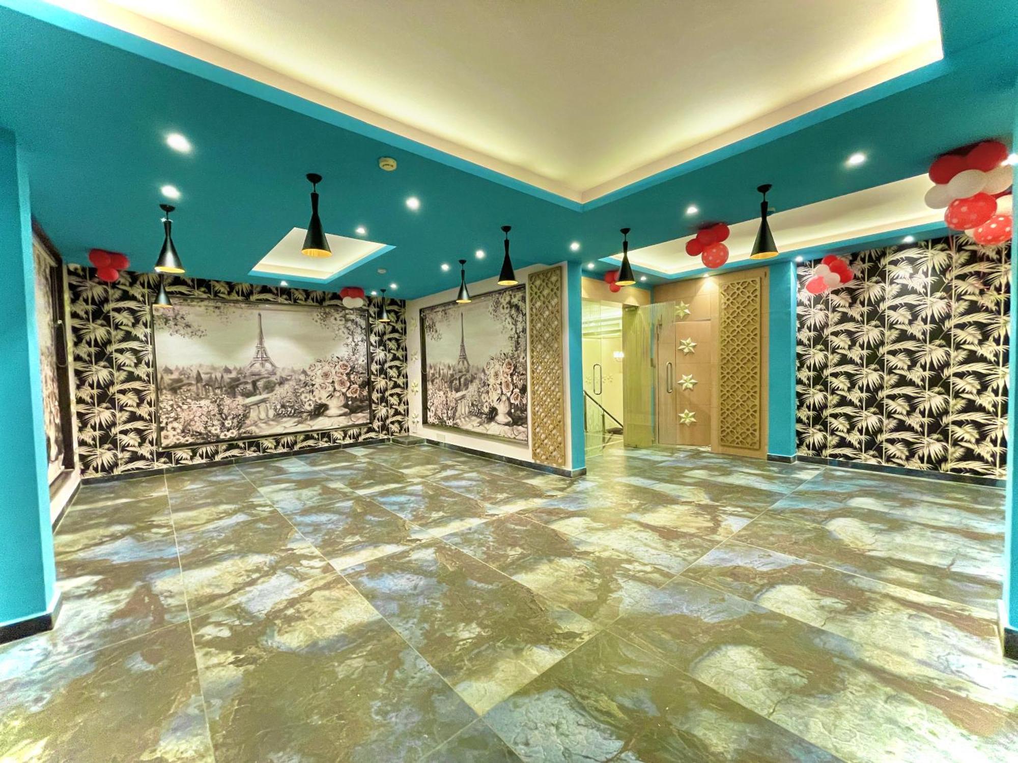 Hotel Kuber Palace ! Puri Near-Sea-Beach-And-Temple Fully-Air-Conditioned-Hotel With-Lift-And-Parking-Facility Екстериор снимка