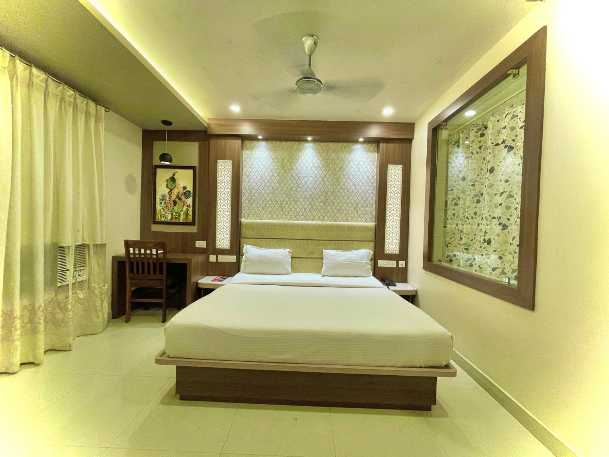 Hotel Kuber Palace ! Puri Near-Sea-Beach-And-Temple Fully-Air-Conditioned-Hotel With-Lift-And-Parking-Facility Екстериор снимка