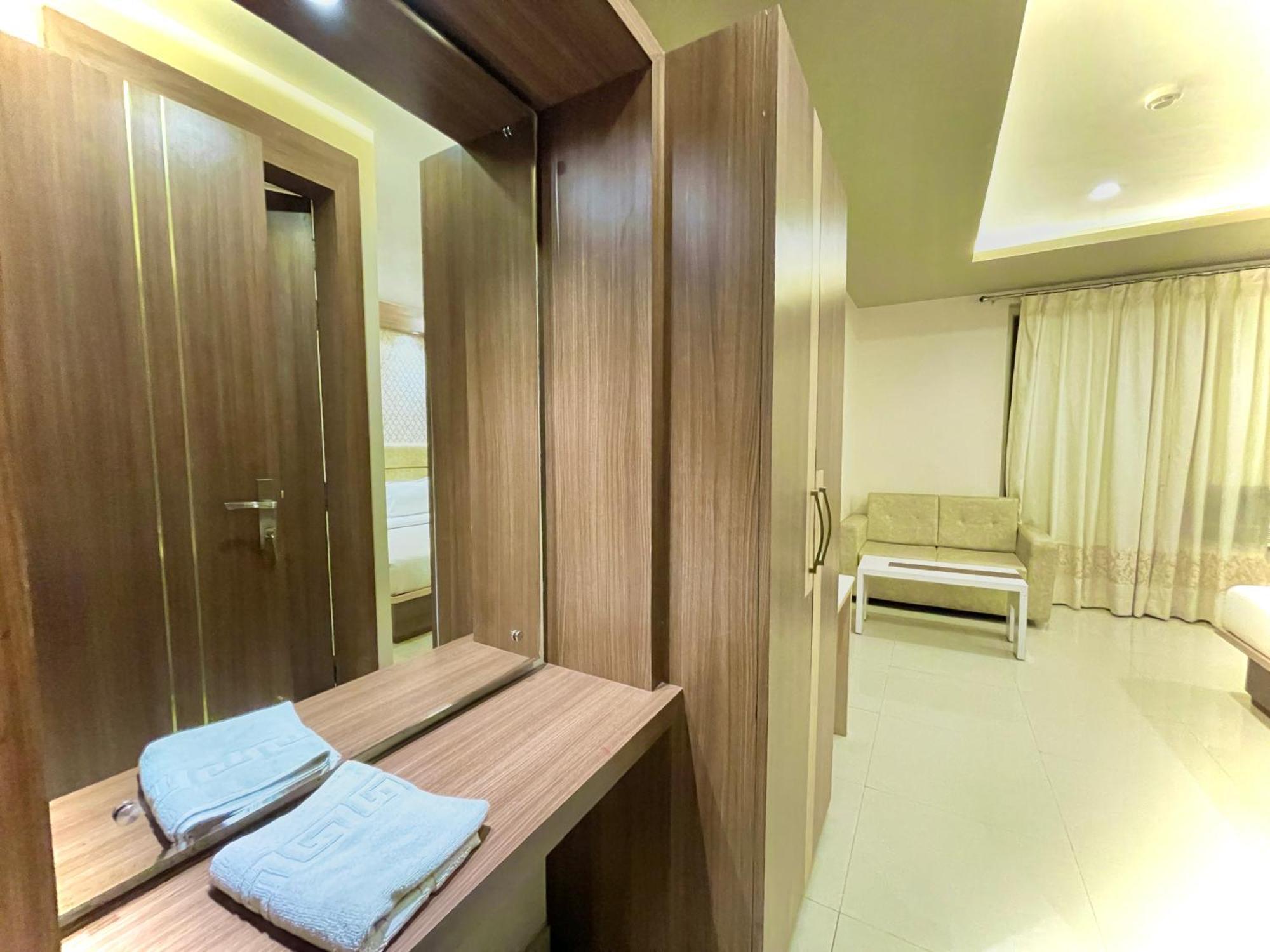 Hotel Kuber Palace ! Puri Near-Sea-Beach-And-Temple Fully-Air-Conditioned-Hotel With-Lift-And-Parking-Facility Екстериор снимка
