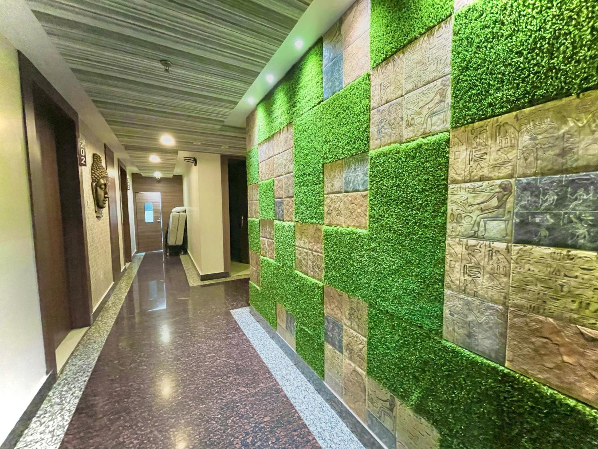 Hotel Kuber Palace ! Puri Near-Sea-Beach-And-Temple Fully-Air-Conditioned-Hotel With-Lift-And-Parking-Facility Екстериор снимка