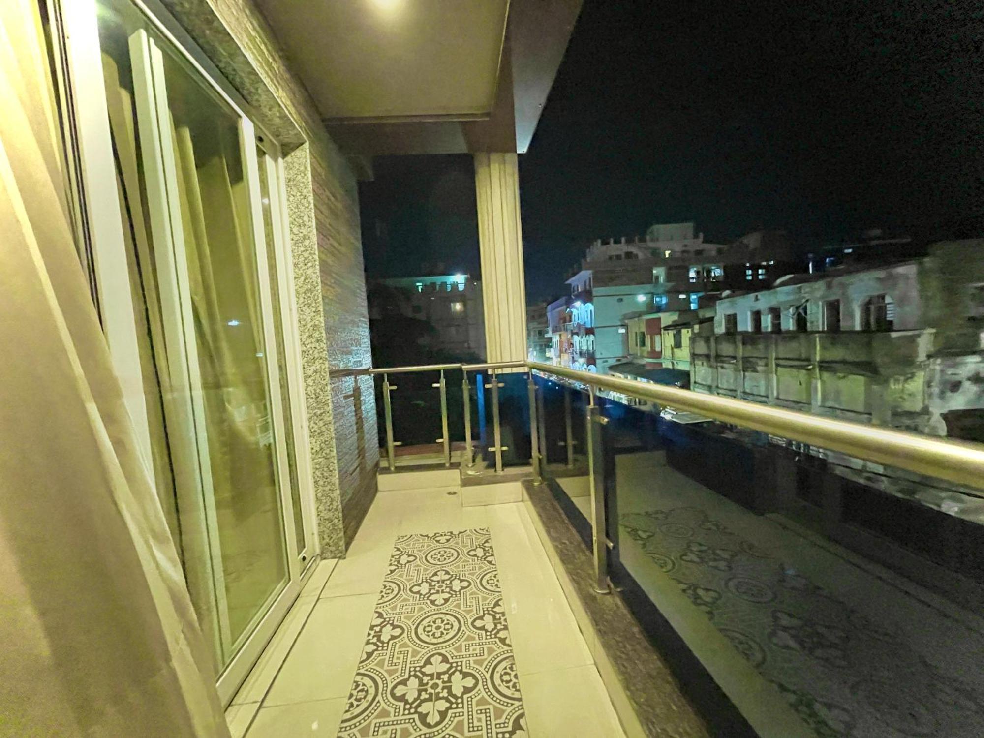 Hotel Kuber Palace ! Puri Near-Sea-Beach-And-Temple Fully-Air-Conditioned-Hotel With-Lift-And-Parking-Facility Екстериор снимка