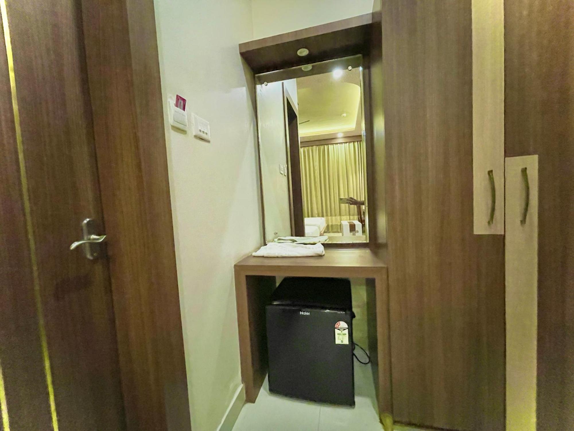 Hotel Kuber Palace ! Puri Near-Sea-Beach-And-Temple Fully-Air-Conditioned-Hotel With-Lift-And-Parking-Facility Екстериор снимка