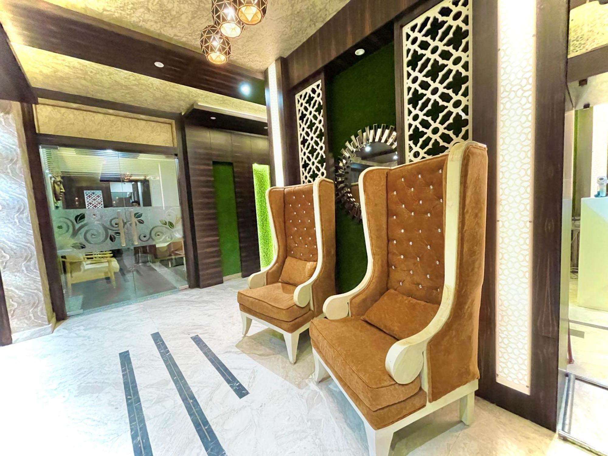 Hotel Kuber Palace ! Puri Near-Sea-Beach-And-Temple Fully-Air-Conditioned-Hotel With-Lift-And-Parking-Facility Екстериор снимка