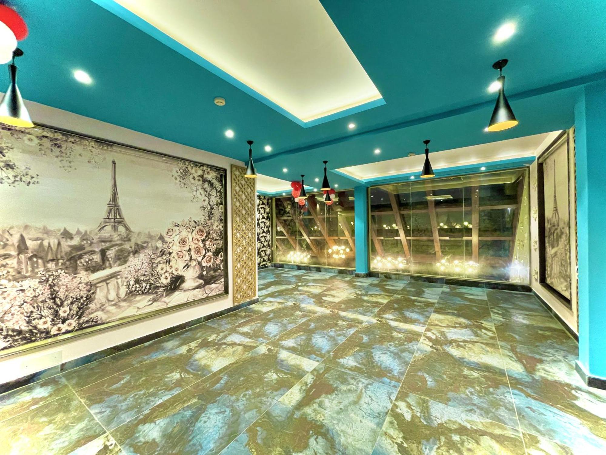 Hotel Kuber Palace ! Puri Near-Sea-Beach-And-Temple Fully-Air-Conditioned-Hotel With-Lift-And-Parking-Facility Екстериор снимка