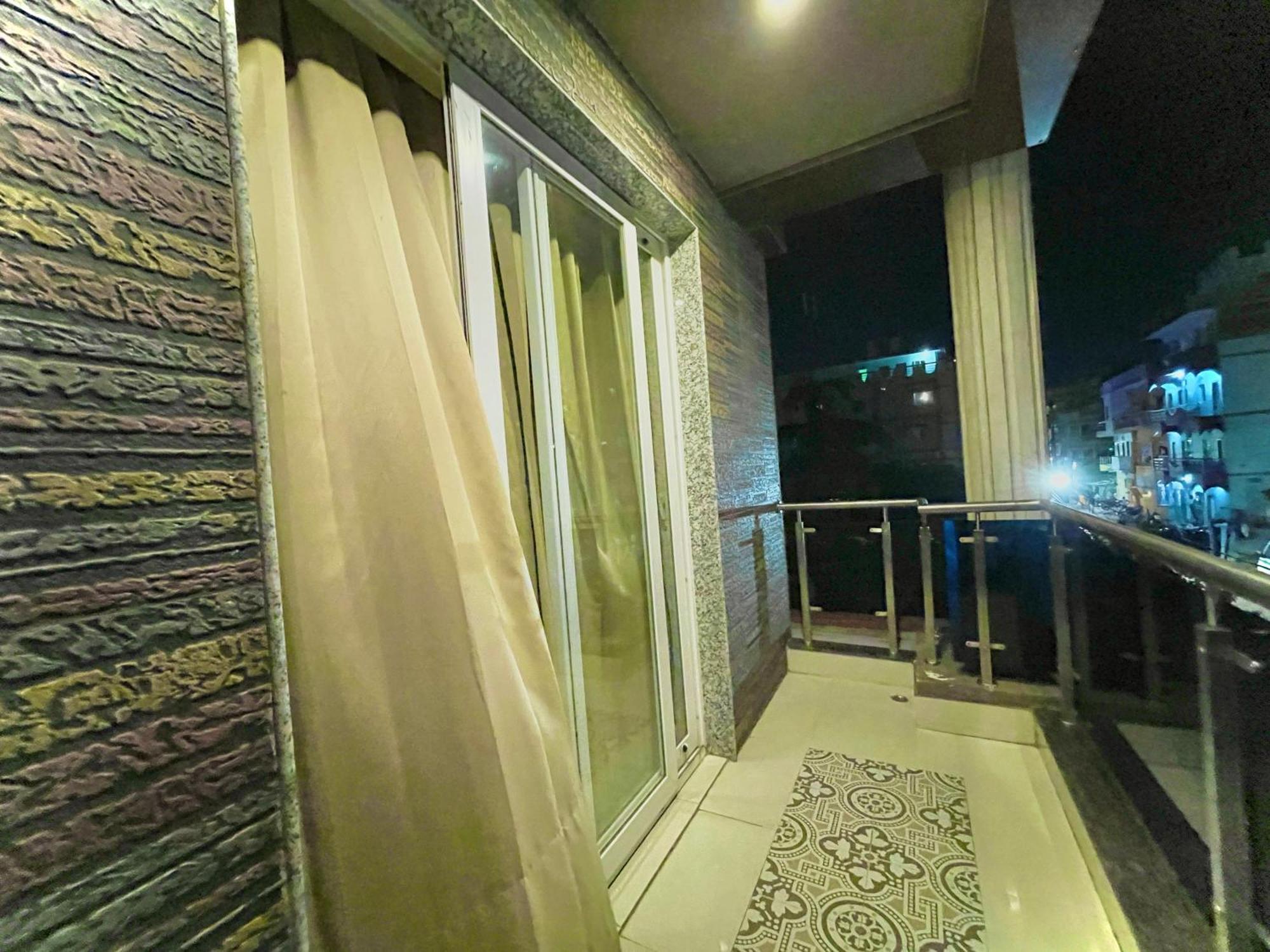 Hotel Kuber Palace ! Puri Near-Sea-Beach-And-Temple Fully-Air-Conditioned-Hotel With-Lift-And-Parking-Facility Екстериор снимка