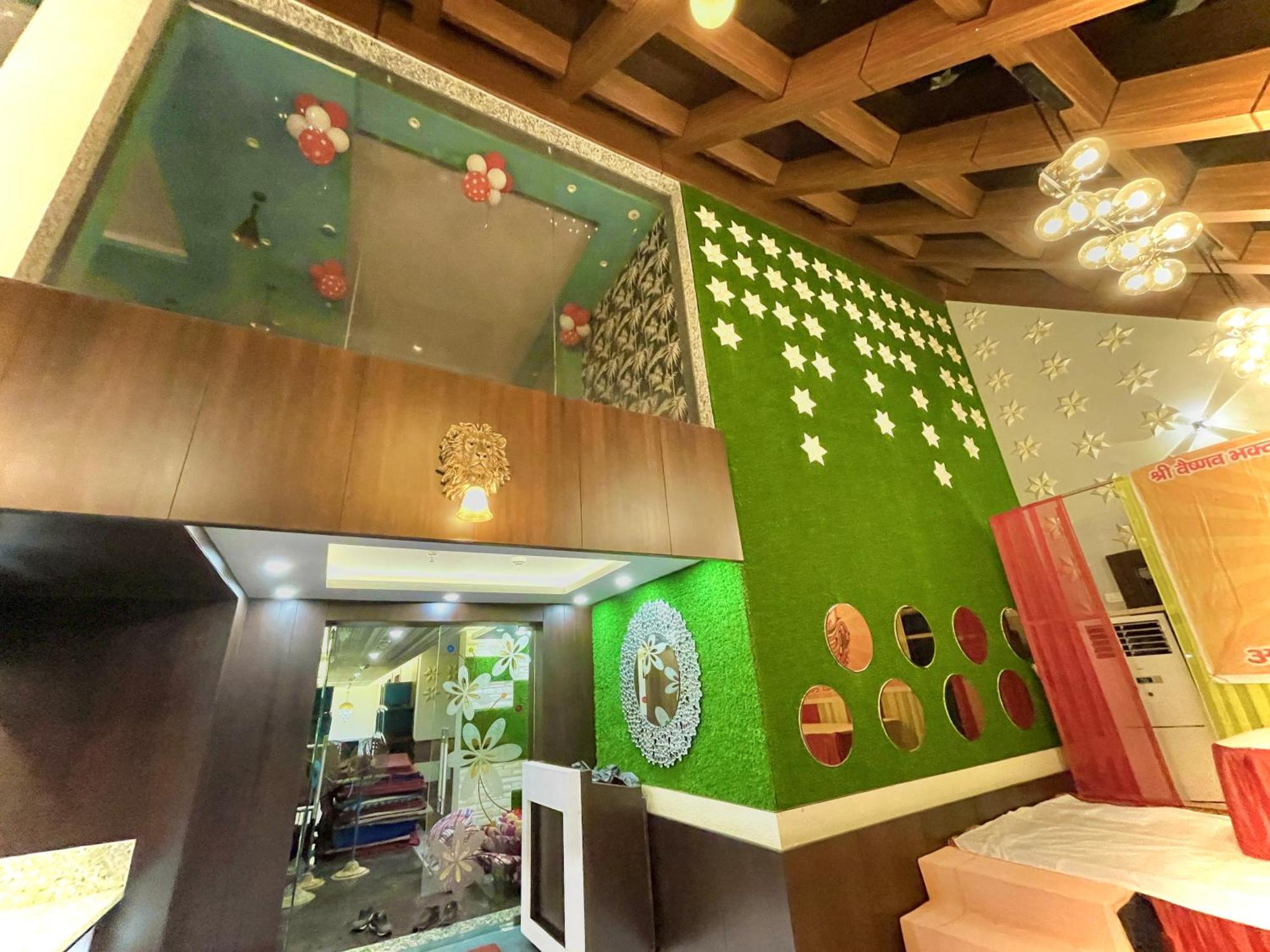 Hotel Kuber Palace ! Puri Near-Sea-Beach-And-Temple Fully-Air-Conditioned-Hotel With-Lift-And-Parking-Facility Екстериор снимка