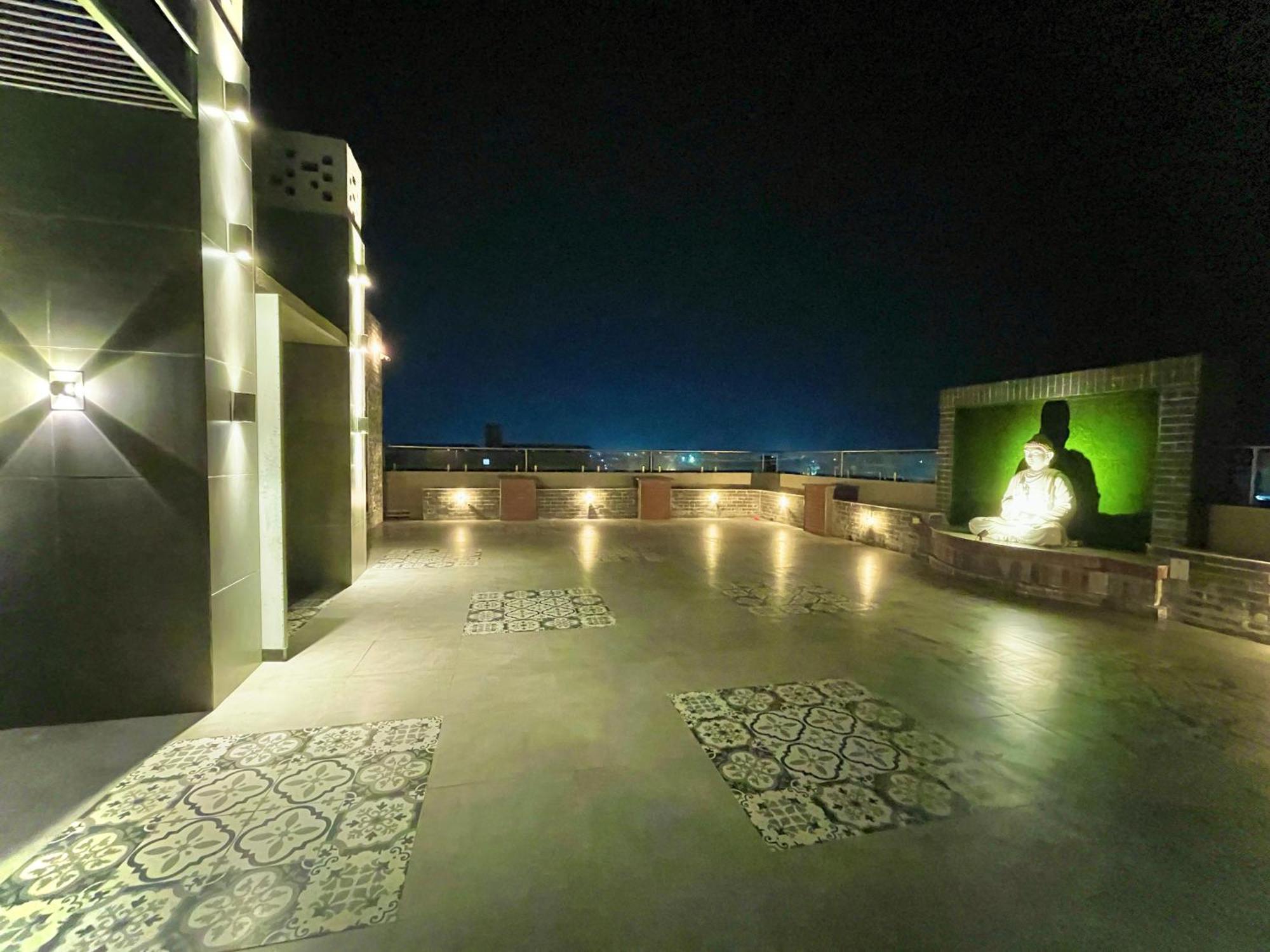 Hotel Kuber Palace ! Puri Near-Sea-Beach-And-Temple Fully-Air-Conditioned-Hotel With-Lift-And-Parking-Facility Екстериор снимка