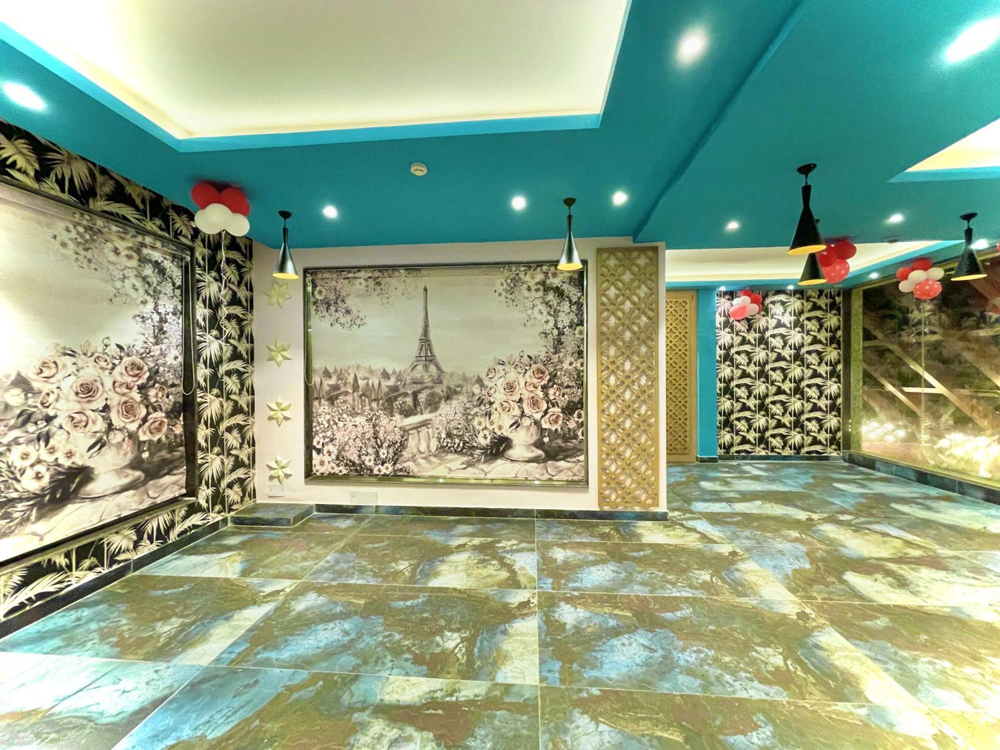 Hotel Kuber Palace ! Puri Near-Sea-Beach-And-Temple Fully-Air-Conditioned-Hotel With-Lift-And-Parking-Facility Екстериор снимка