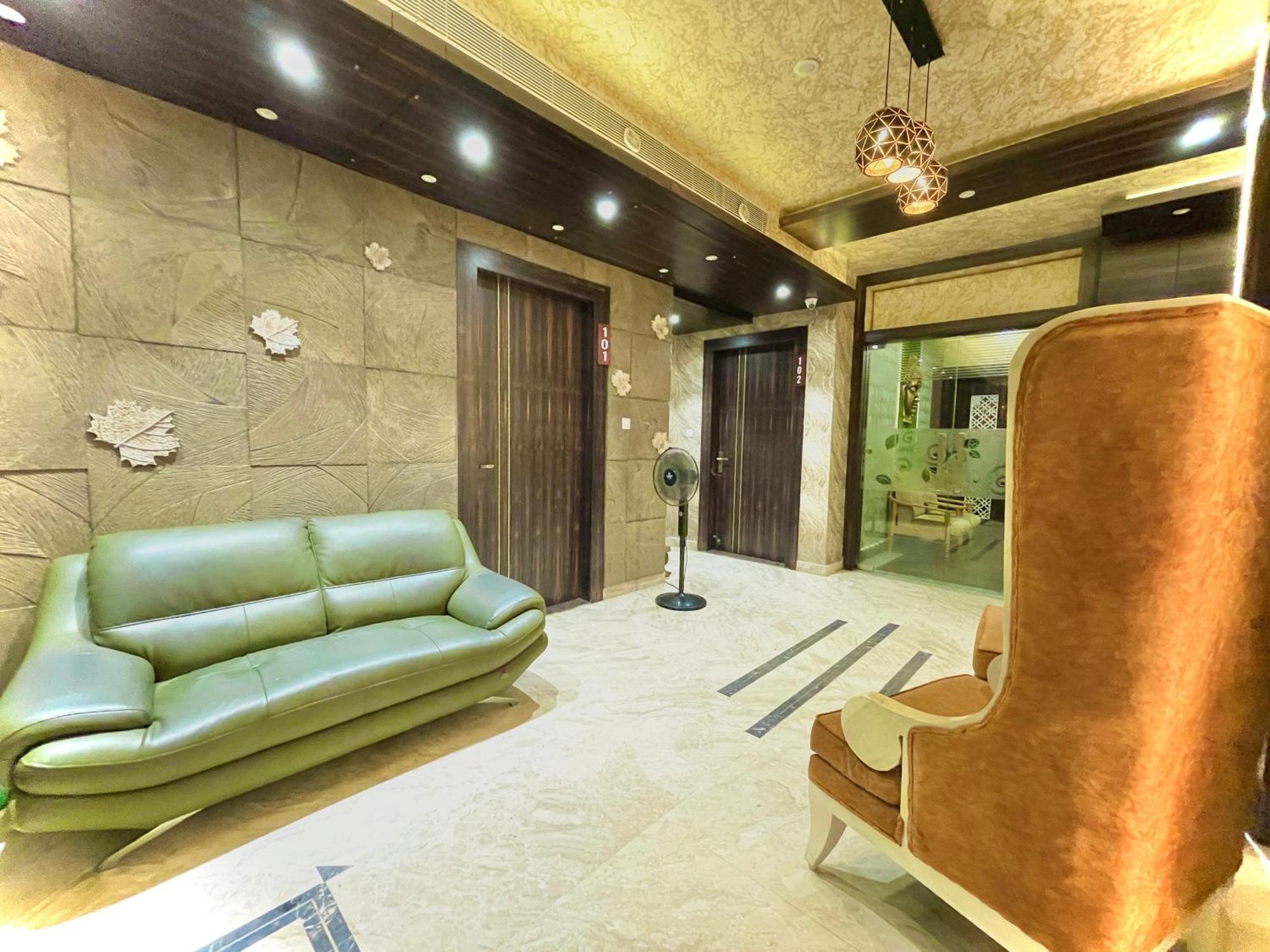 Hotel Kuber Palace ! Puri Near-Sea-Beach-And-Temple Fully-Air-Conditioned-Hotel With-Lift-And-Parking-Facility Екстериор снимка