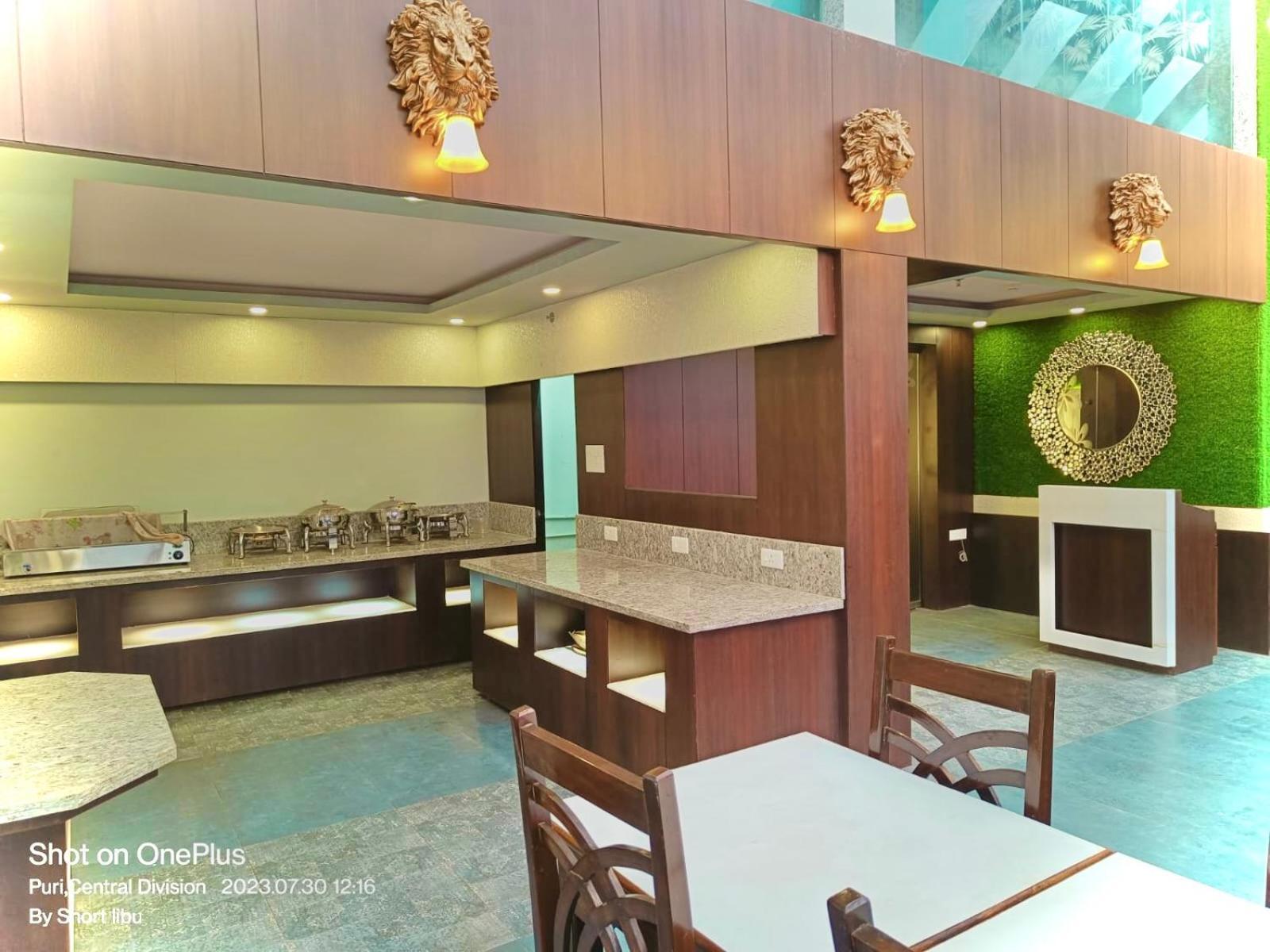Hotel Kuber Palace ! Puri Near-Sea-Beach-And-Temple Fully-Air-Conditioned-Hotel With-Lift-And-Parking-Facility Екстериор снимка