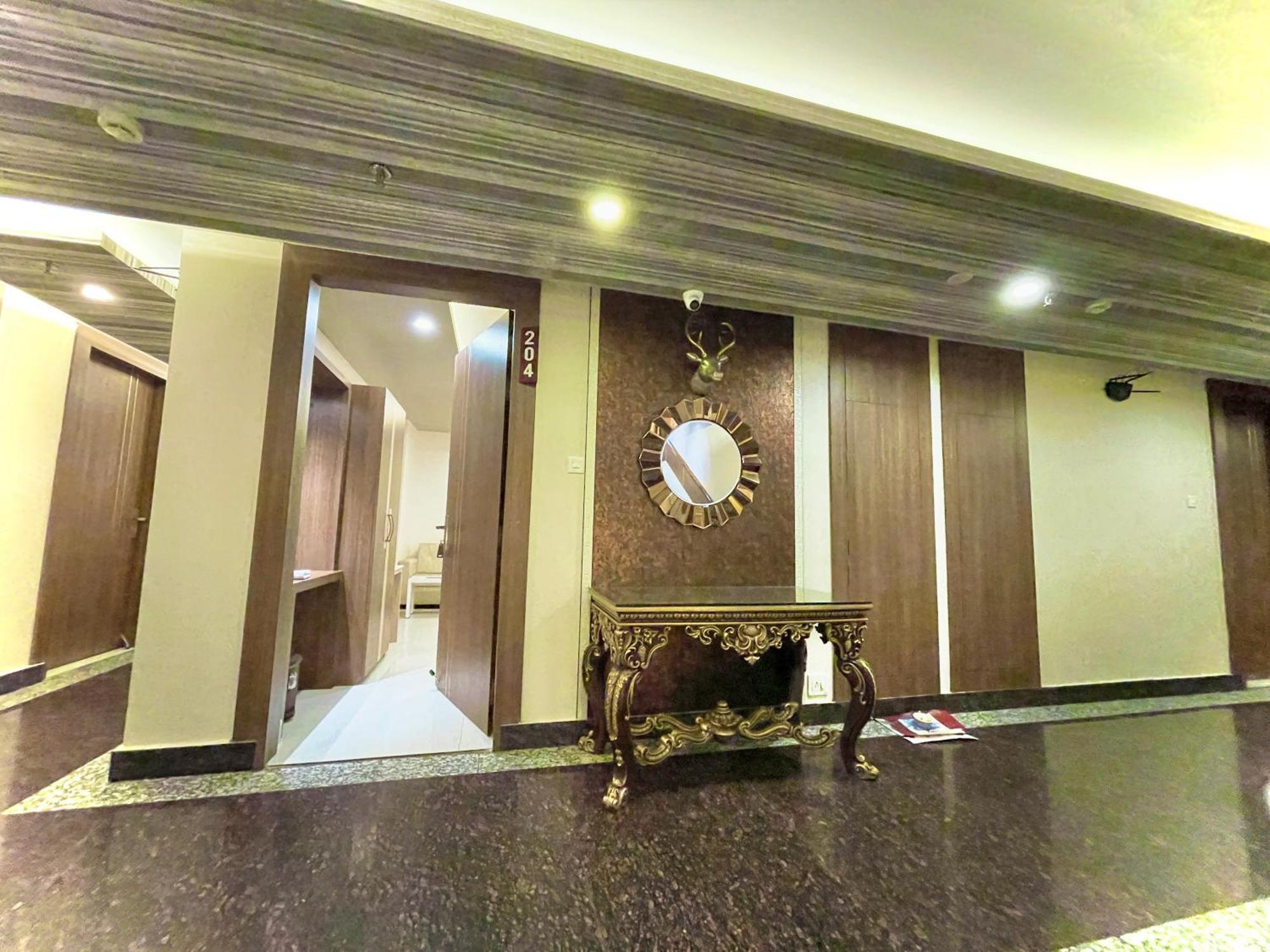 Hotel Kuber Palace ! Puri Near-Sea-Beach-And-Temple Fully-Air-Conditioned-Hotel With-Lift-And-Parking-Facility Екстериор снимка