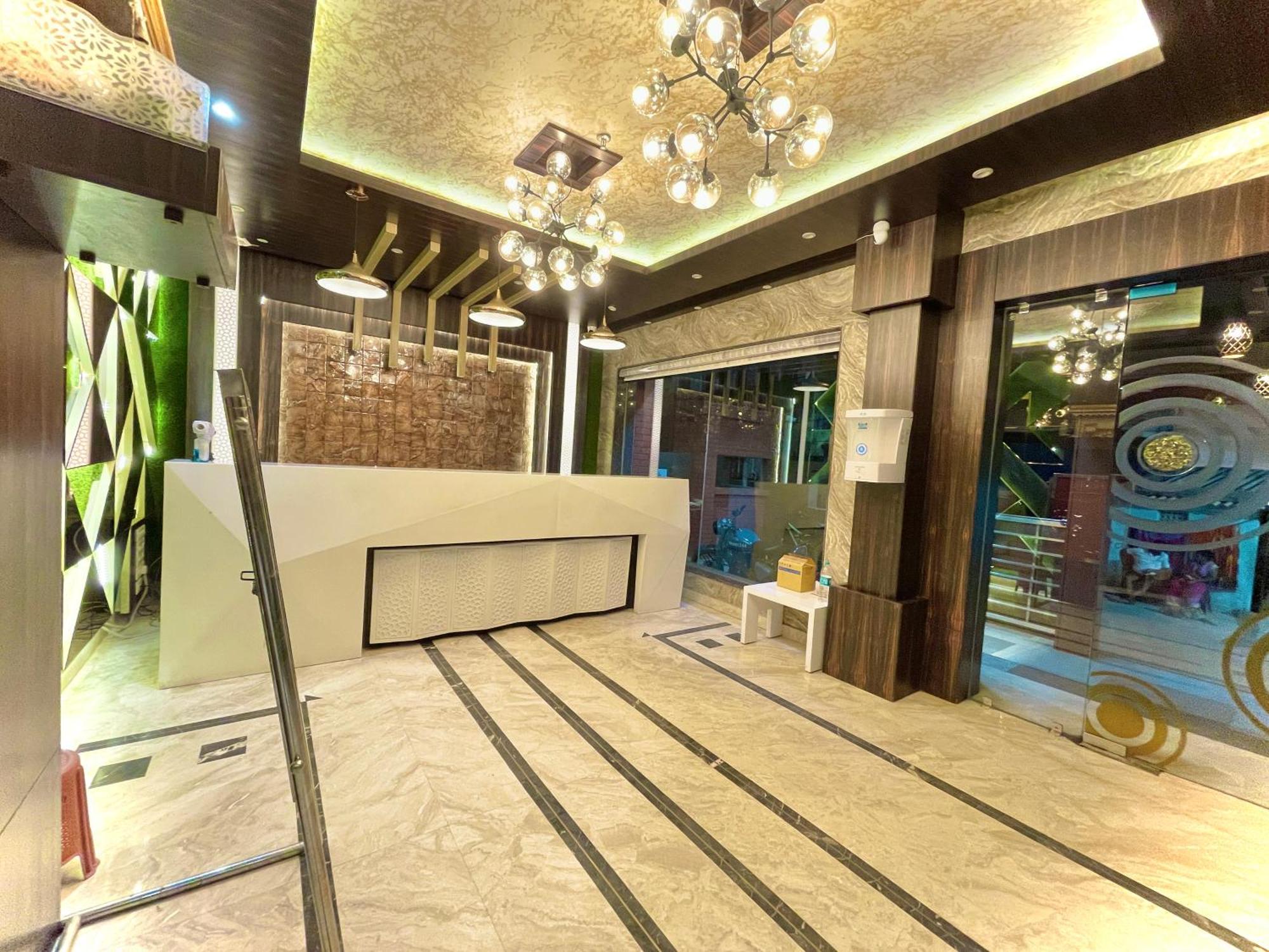 Hotel Kuber Palace ! Puri Near-Sea-Beach-And-Temple Fully-Air-Conditioned-Hotel With-Lift-And-Parking-Facility Екстериор снимка